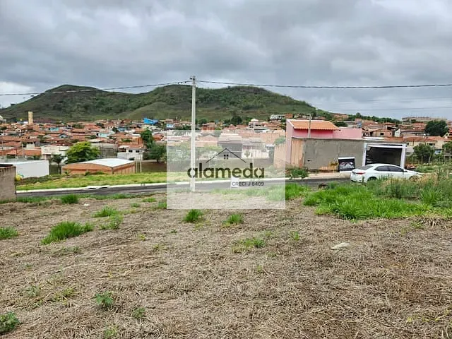 Terreno com 220m², à venda, no bairro JARDIM PARAISO em Jacarezinho