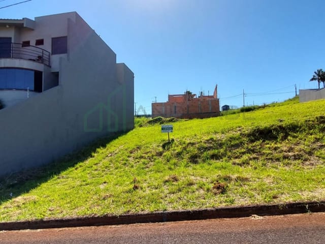 Terreno com 360m², à venda, no bairro Loteamento Residencial Cazarin em Apucarana