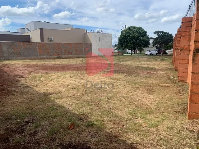 Terreno com 530m², à venda, no bairro Jardim Quinta das Flores em Pirassununga
