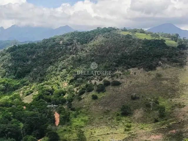 Terreno com 450m², à venda, no bairro Pessegueiros em Teresópolis