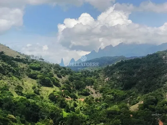Terreno com 450m², à venda, no bairro Pessegueiros em Teresópolis
