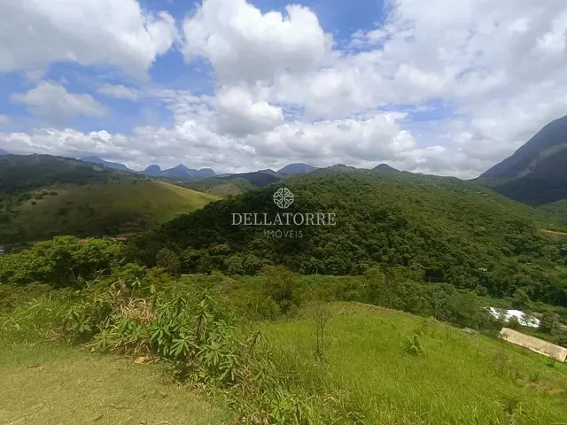 Terreno com 450m², à venda, no bairro Pessegueiros em Teresópolis