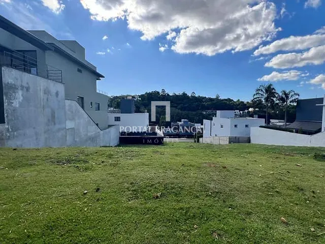 Terreno com 440m², à venda, no bairro Condomínio Residencial Fazenda Santa Helena em Bragança Paulista