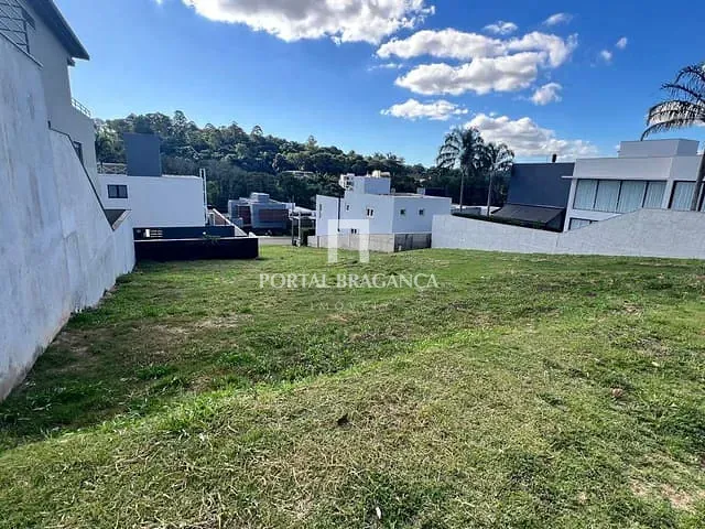 Terreno com 440m², à venda, no bairro Condomínio Residencial Fazenda Santa Helena em Bragança Paulista