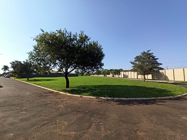 Terreno com 984m², à venda, no bairro Jardim Tarobá em Cambé