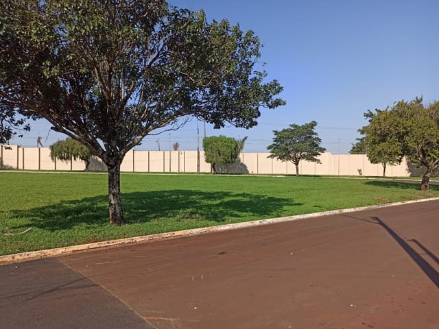 Terreno com 984m², à venda, no bairro Jardim Tarobá em Cambé