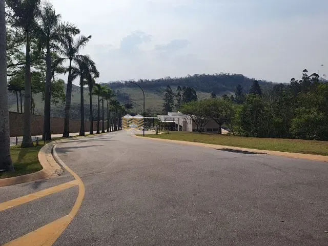 Terreno com 600m², à venda, no bairro Santa Cândida em Vinhedo