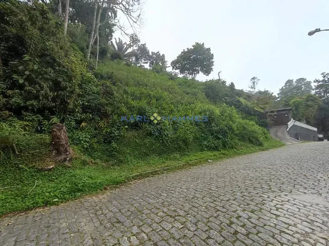 Terreno com 739m², à venda, no bairro Quitandinha em Petrópolis