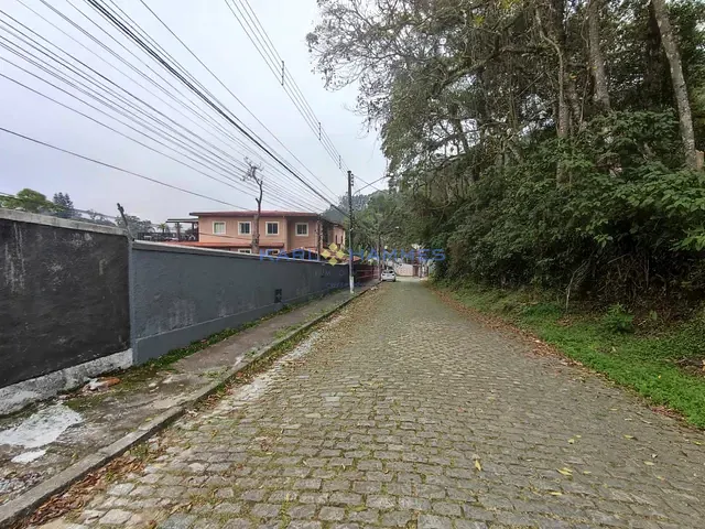 Terreno com 739m², à venda, no bairro Quitandinha em Petrópolis
