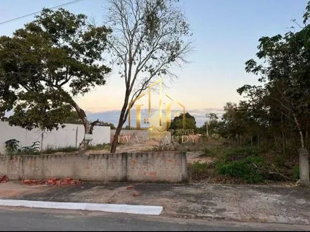 Terreno com 540m² 1 quarto e 1 banheiro, à venda, no bairro Jardim Universitário em Cuiabá