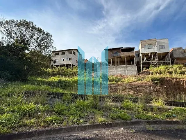 Terreno com 440m², à venda, no bairro Santa Teresa em Poços de Caldas