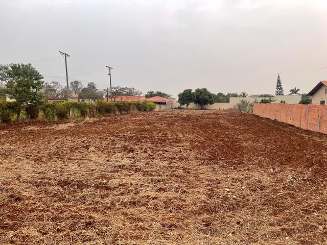 Terreno com 2500m², à venda ou para alugar, no bairro Recanto dos Pinheiros em Cambé