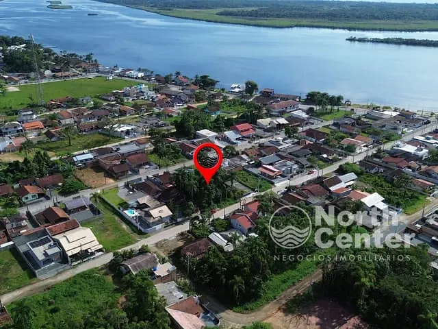 Terreno com 313m², à venda, no bairro Costeira em Balneário Barra do Sul