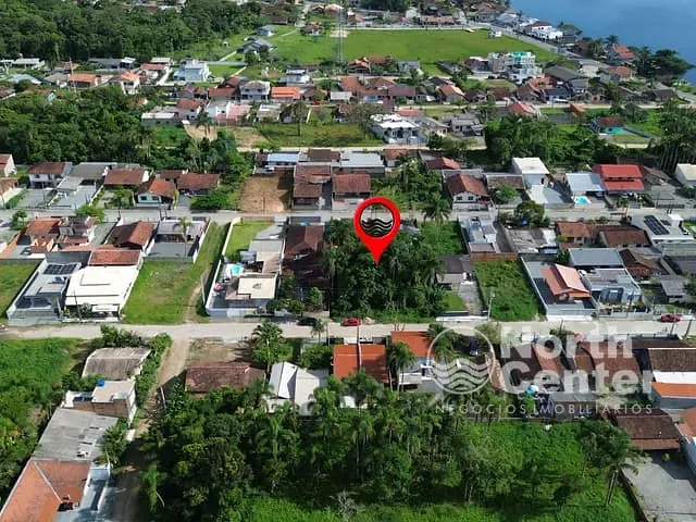 Terreno com 313m², à venda, no bairro Costeira em Balneário Barra do Sul
