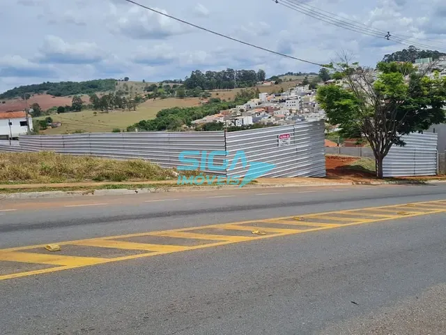 Terreno com 1100m², para alugar, no bairro Parque Real em Pouso Alegre