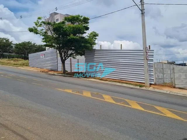 Terreno com 1100m², para alugar, no bairro Parque Real em Pouso Alegre
