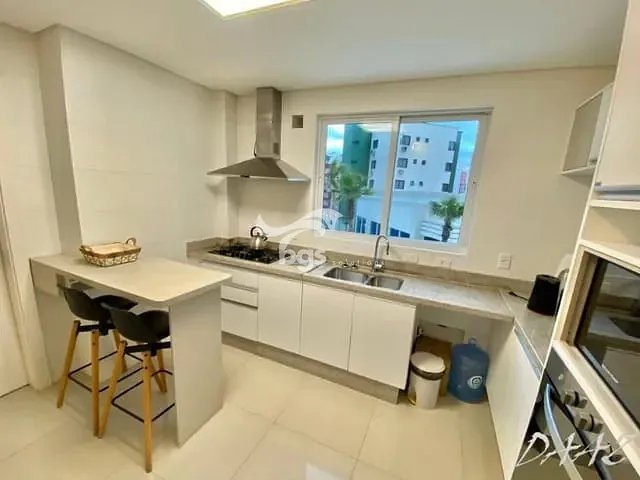 Apartamento com 199m² 4 quartos e 4 banheiros, à venda, no bairro Centro em Rua 3706