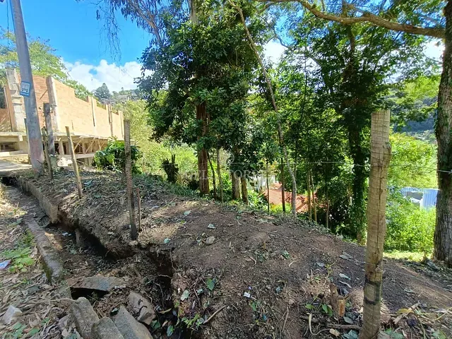 Terreno com 270m², à venda, no bairro Jardim Salaco em Teresópolis