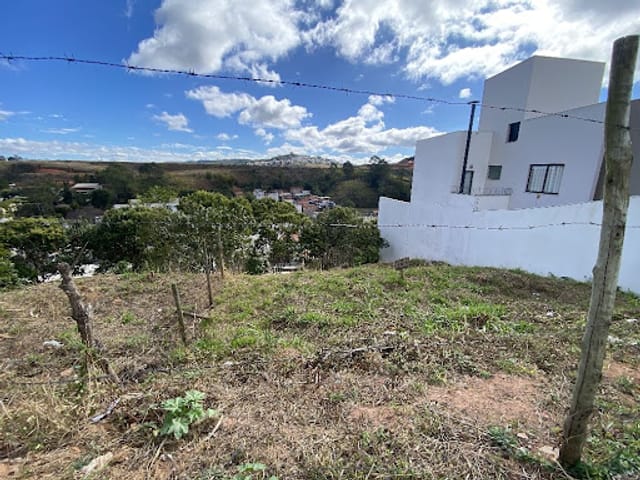 Terreno com 467m², à venda, no bairro Aeroporto em Juiz de Fora