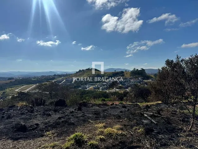 Terreno com 146m², à venda, no bairro Villa Verde em Bragança Paulista