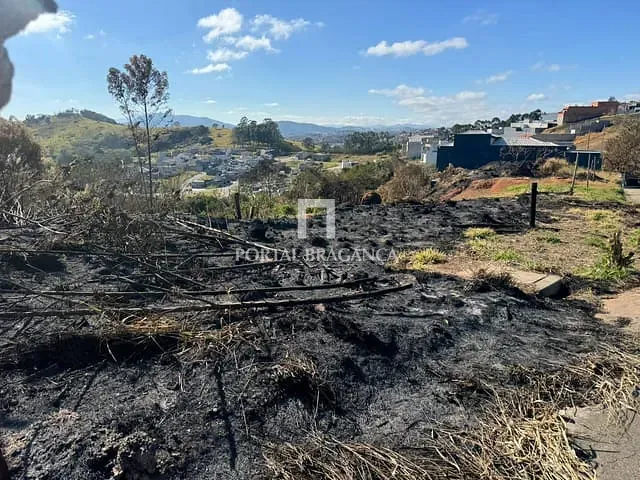 Terreno com 146m², à venda, no bairro Villa Verde em Bragança Paulista