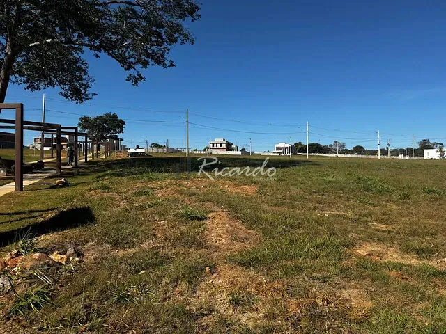 Terreno com 450m², à venda, no bairro Parqville Quaresmeira em Trindade