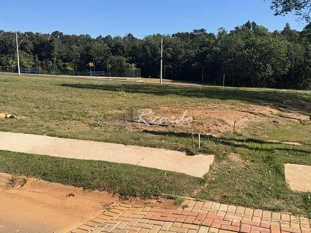 Terreno com 450m², à venda, no bairro Parqville Quaresmeira em Trindade