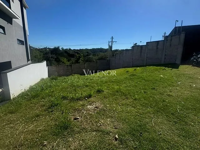 Terreno com 379m², à venda, no bairro Loteamento Brisas do Lago em Jundiaí