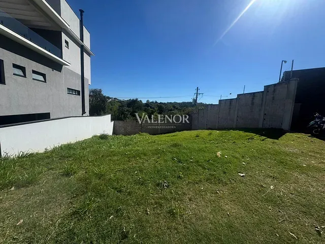 Terreno com 379m², à venda, no bairro Loteamento Brisas do Lago em Jundiaí
