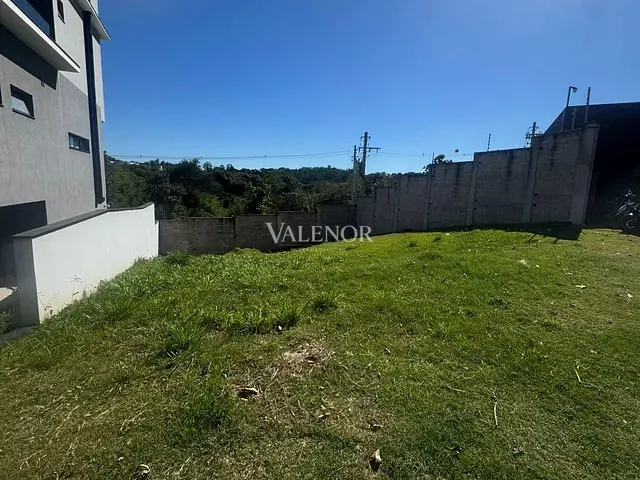 Terreno com 379m², à venda, no bairro Loteamento Brisas do Lago em Jundiaí