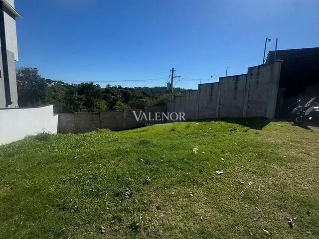 Terreno com 379m², à venda, no bairro Loteamento Brisas do Lago em Jundiaí
