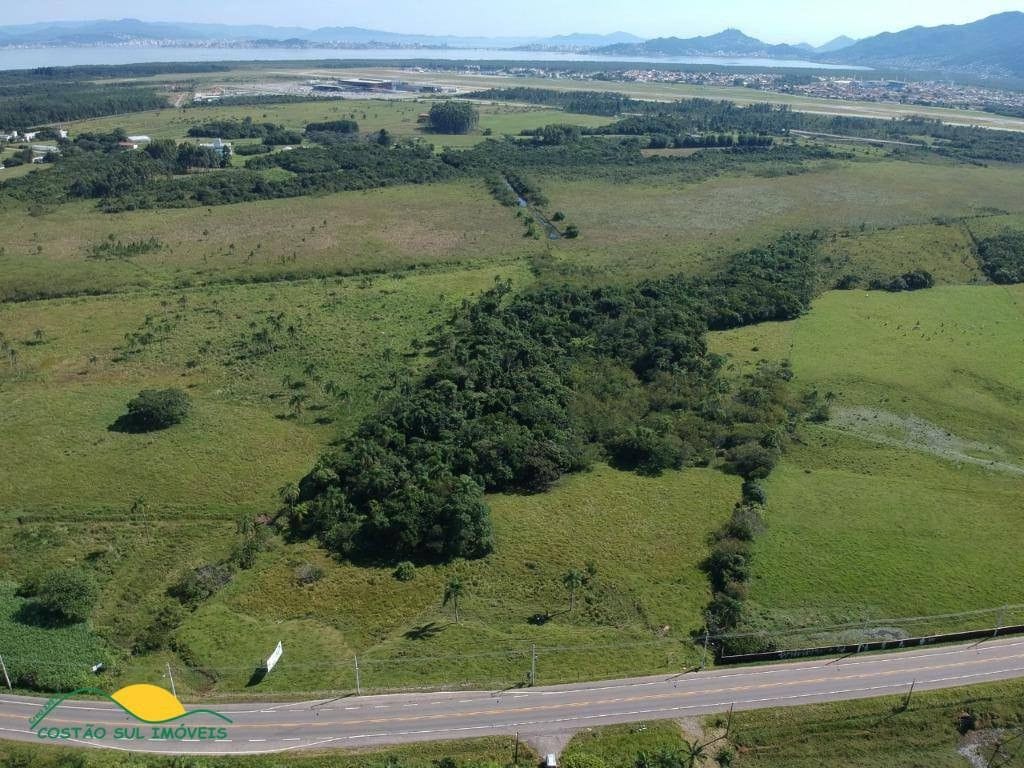 Área plana, frente para Rodovia, entre os bairros Campeche e Tapera, próxima ao acesso do Aeroporto e com com grande potencial - Tapera - Florianópolis/SC.