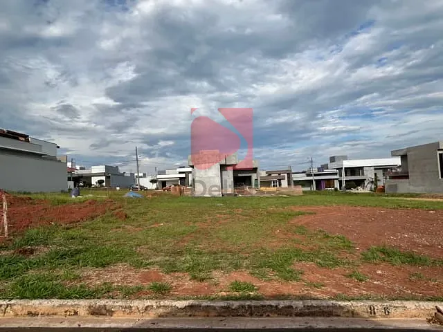 Terreno com 300m², à venda, no bairro Residencial Alto do Jatobá em Pirassununga