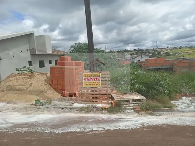 Terreno com 450m², à venda, no bairro Jardim ValeVerde em Rolândia
