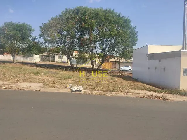 Terreno com 250m², à venda, no bairro Parque Residencial do Lago em Votuporanga