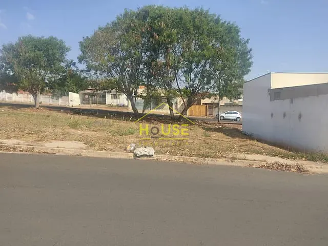 Terreno com 250m², à venda, no bairro Parque Residencial do Lago em Votuporanga