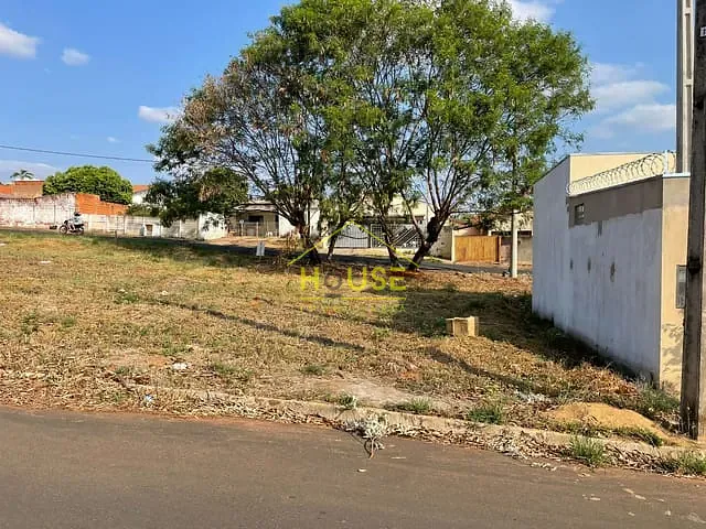 Terreno com 250m², à venda, no bairro Parque Residencial do Lago em Votuporanga