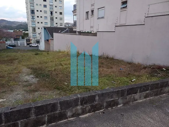 Terreno com 275m², à venda, no bairro Jardim Elvira Dias em Poços de Caldas