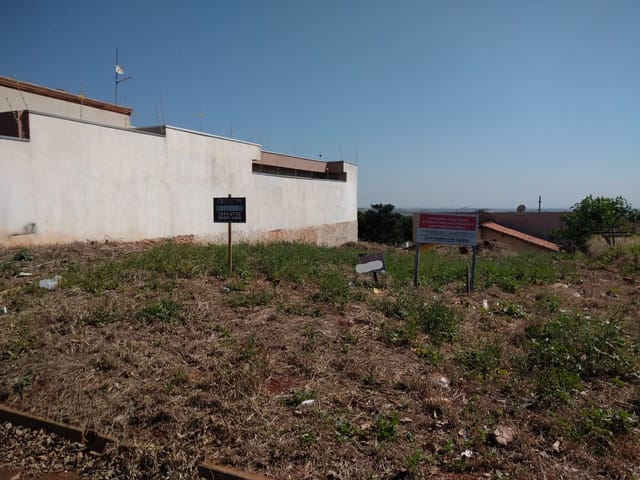 Terreno com 277m², à venda, no bairro Conjunto Habitacional Antonio em Cambé