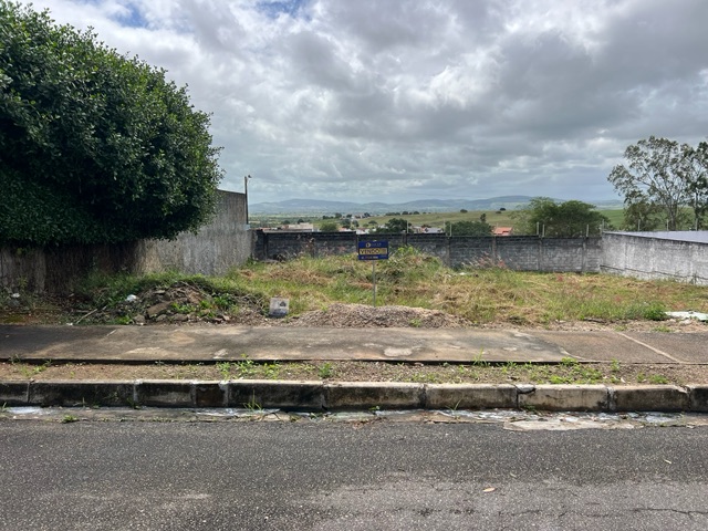 Terreno com 360m², à venda, no bairro Canafístula em Arapiraca