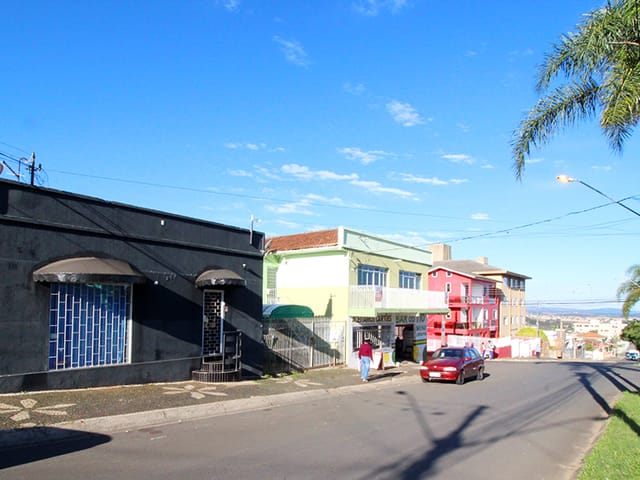Terreno com 800m², à venda, no bairro Uvaranas em Ponta Grossa