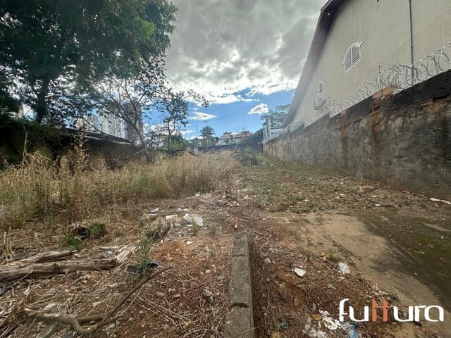 Casa com 1008m², para alugar, no bairro Setor Sul em Goiânia