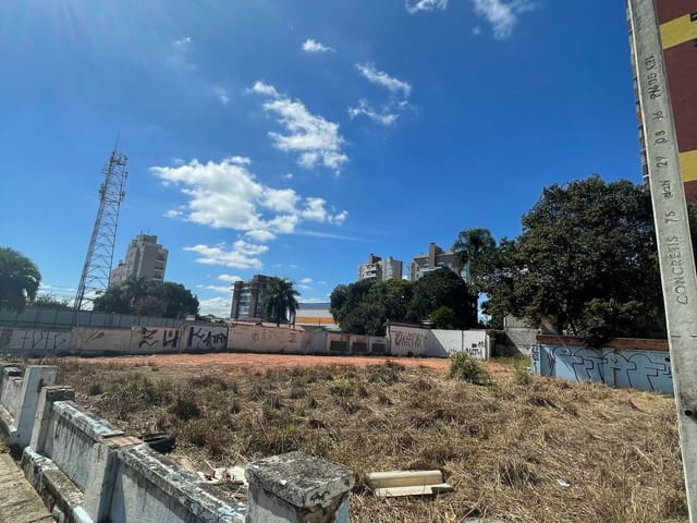 Terreno com 743m², para alugar, no bairro Centro em São José dos Pinhais