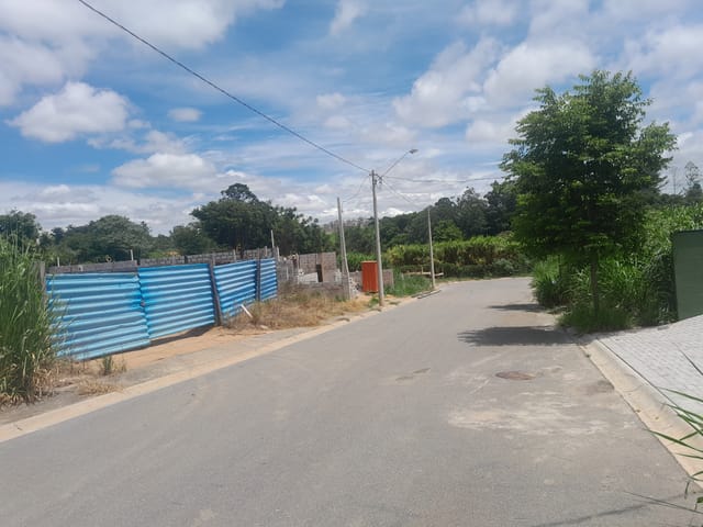 Terreno com 250m², à venda, no bairro Santa Claudina em Vinhedo