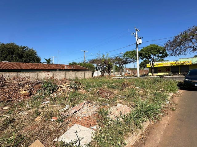 Foto do Terreno - Lote de esquina , bem localizado na principal avenida do Jardim Miramar 375 m. Cliente aceita permuta !! | Maxwell Imóveis