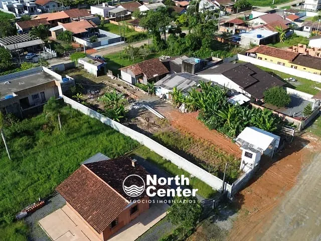 Terreno com 381m², à venda, no bairro Costeira em Balneário Barra do Sul