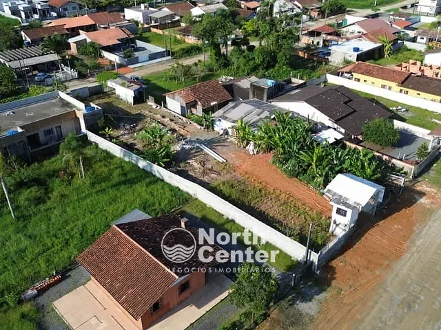 Terreno com 381m², à venda, no bairro Costeira em Balneário Barra do Sul