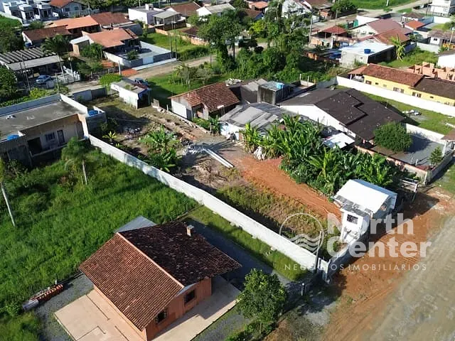 Terreno com 381m², à venda, no bairro Costeira em Balneário Barra do Sul