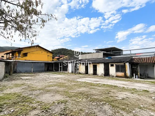 Terreno com 140m², para alugar, no bairro Itaipu em Niterói