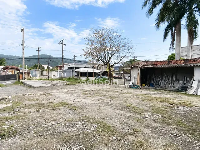 Terreno com 140m², para alugar, no bairro Itaipu em Niterói